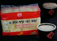 야채 샐러드를 곁들인 중국 쌀 당면 글루텐 프리